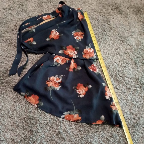 NWT Listicle Romper Womens Size Medium Lined Polyester Breathable Halter Blue Fl - Picture 6 of 9